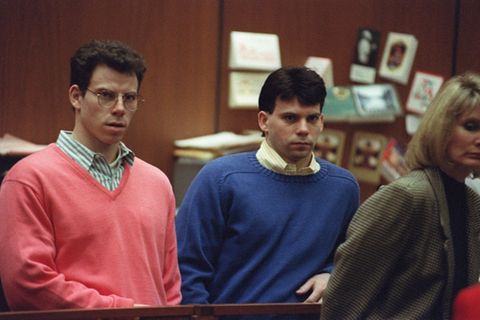 Erik Menendez (L) und sein Brueder Lyle Menendez (R)