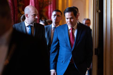 US-Außenminister Marco Rubio (rechts) im Gespräch mit seinem französischen Amtskollegen Jean-Noël Barrot.