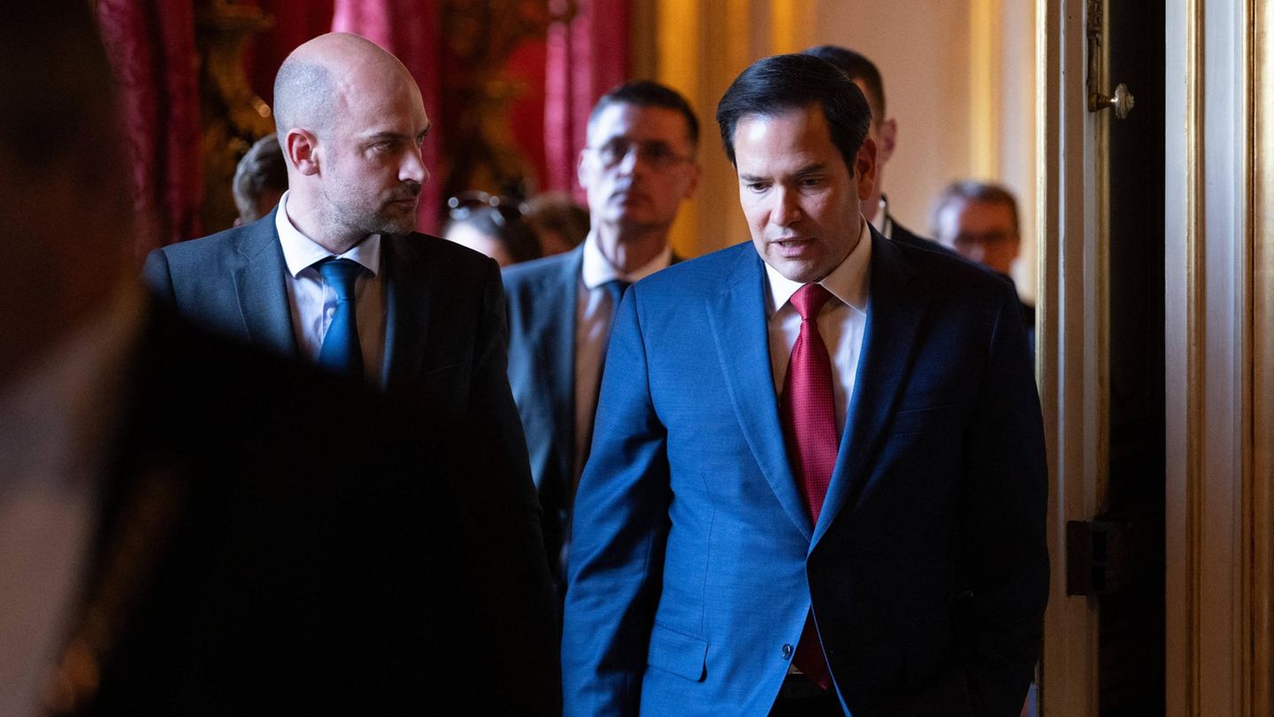 US-Außenminister Marco Rubio (rechts) im Gespräch mit seinem französischen Amtskollegen Jean-Noël Barrot.