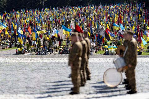 Lwiw, Ukraine: Beerdigungszeremonie für einen gefallenen ukrainischen Soldaten (Archivfoto)