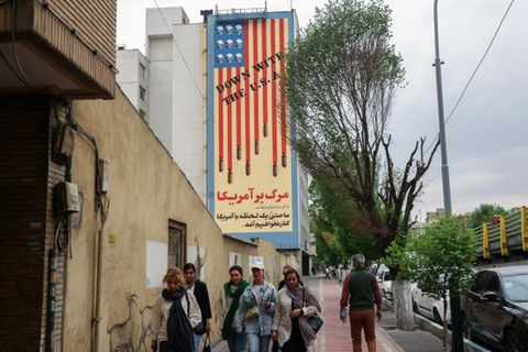 Anti-USA-Slogan an Gebäude in Teheran