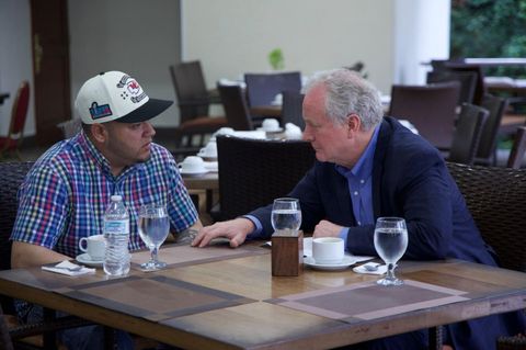 Migration: Senator Chris Van Hollen mit Kilmar Ábrego García in El Salvador