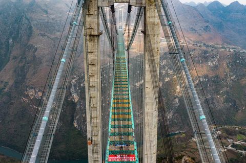 Die Huajiang-Grand-Canyon-Brücke liegt in 625 Metern Höhe über dem Pegel des Flusses Beipan.