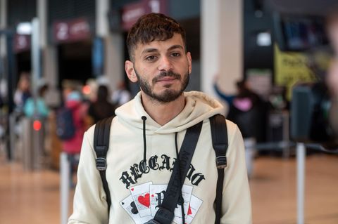 Influencer Atallah Younes am Samstag am Flughafen BER