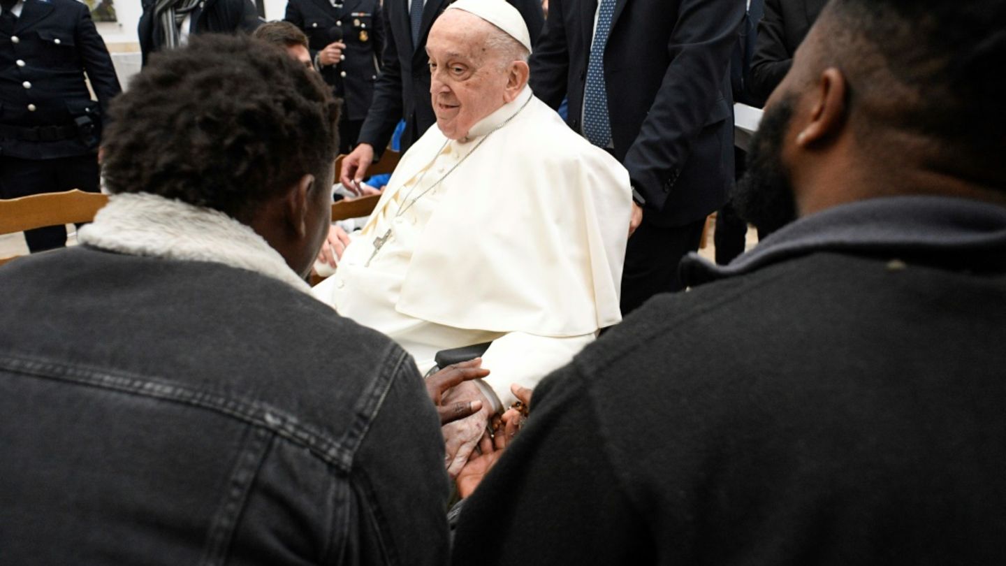 Der Papst an Gründonnerstag in einem Gefängnis in Rom