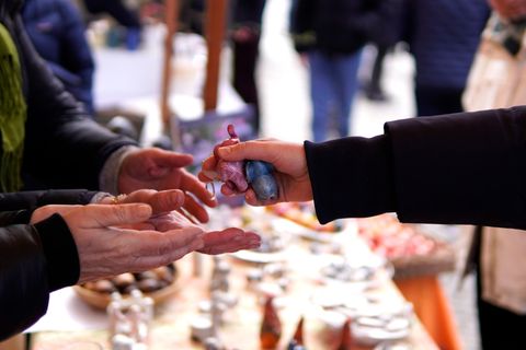 Millardengeschäft Ostern: So viel Geld geben Deutsche für Geschenke aus (Video)