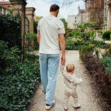 Vip News: Manuel Neuer und sein Sohn Luca jagen dem Osterhasen nach