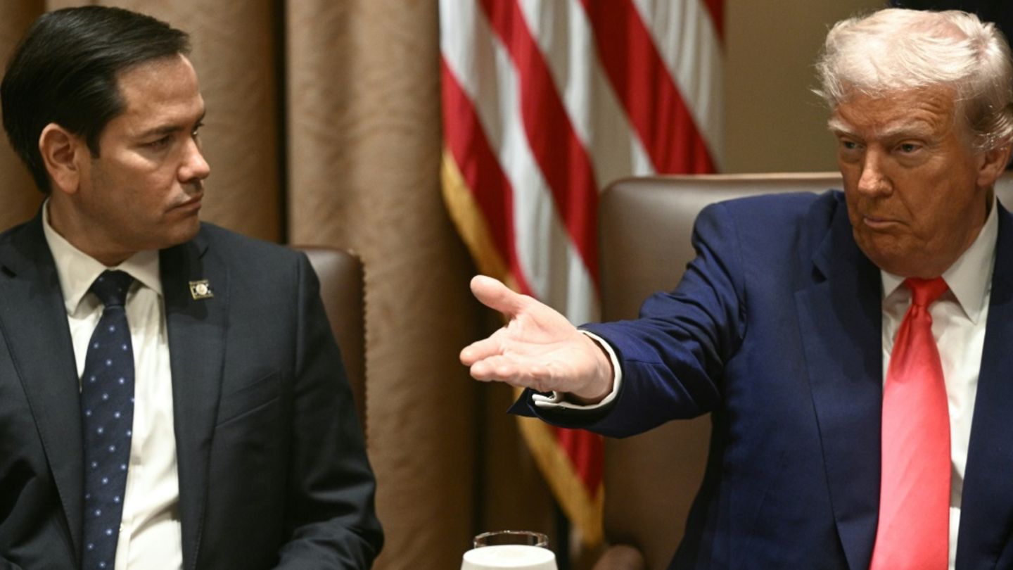 Präsident Trump (r.) und Außenminister Rubio