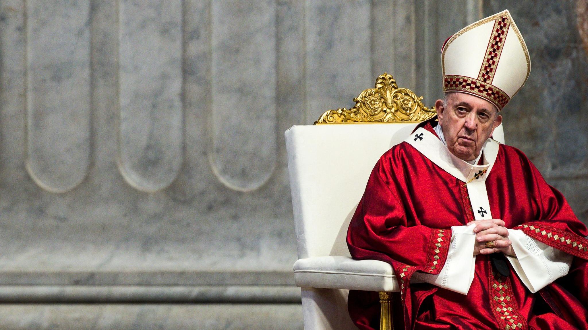 Papst Franziskus bei der Heiligen Messe während des Hochfestes des Heiligen Petrus und Paulus im Petersdom im Juni 2020