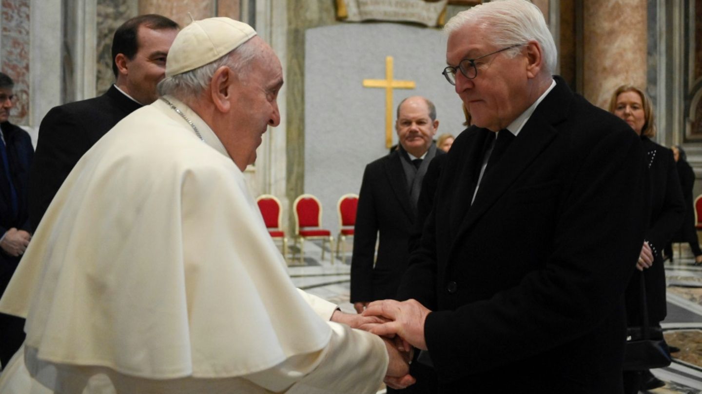 Franziskus und Steinmeier 2023 im Vatikan