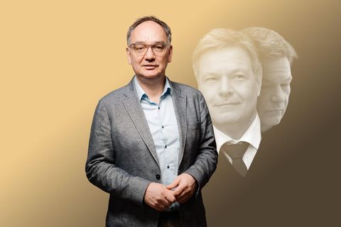 Montage zeigt Nico Fried vor einem lächelnden und einem nachdenklichen Robert Habeck