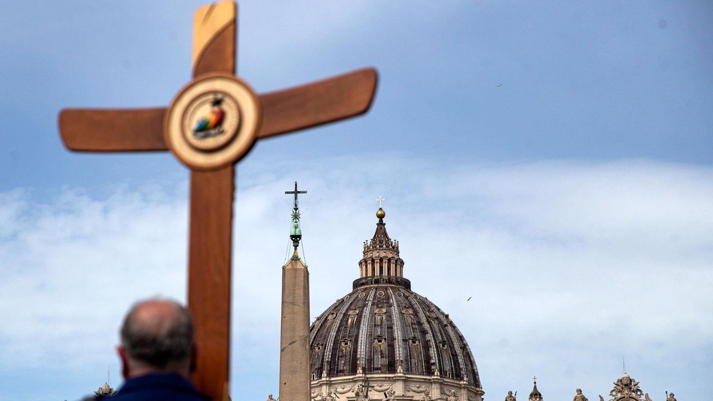 Nach Tod von Papst Franziskus: Eindrücke vom Petersplatz, Vatikan, Rom