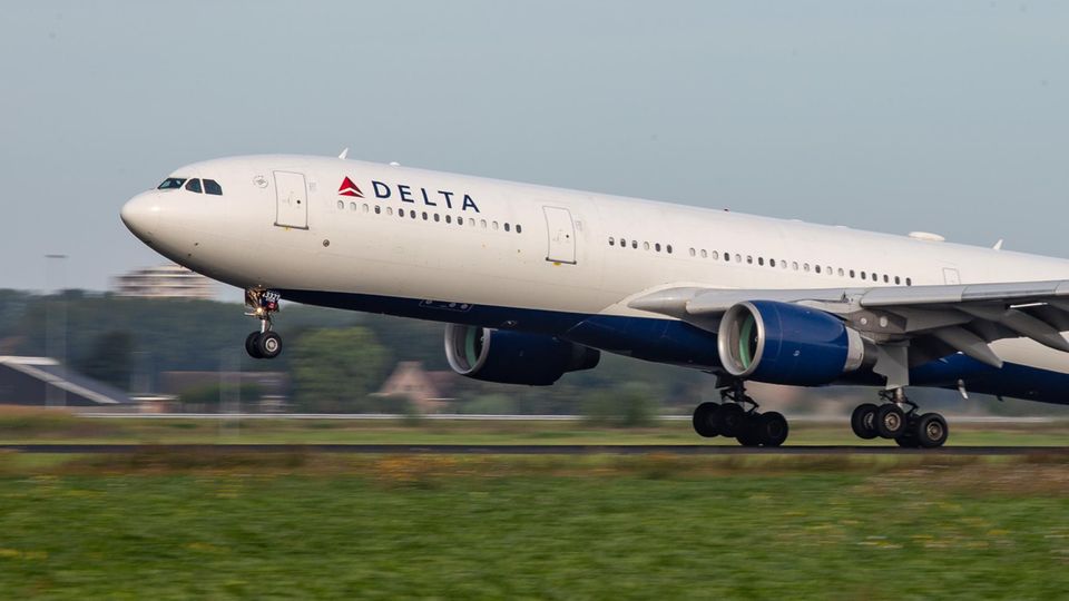 Eine Maschine der Delta-Airlines fing am Flughafen von Orlando Feuer (Symbolfoto) Eine Maschine der Delta-Airlines fing am Flughafen von Orlando Feuer (Symbolfoto)