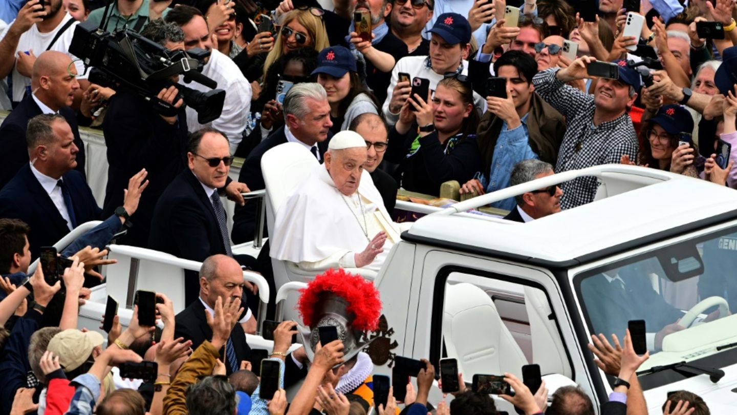 Papst Franziskus am Ostersonntag auf dem Petersplatz