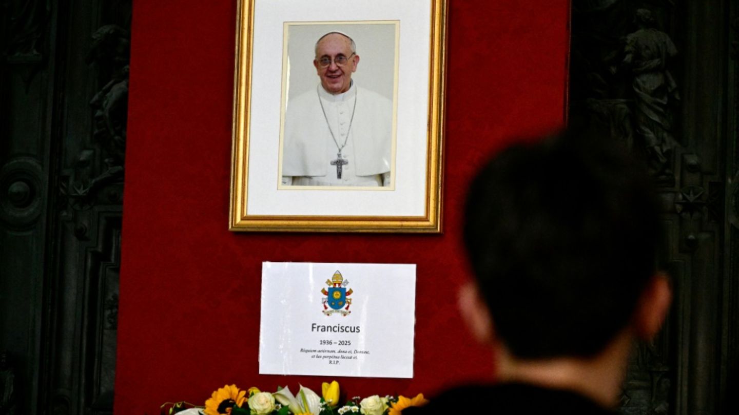 Porträt des verstorbenen Papstes