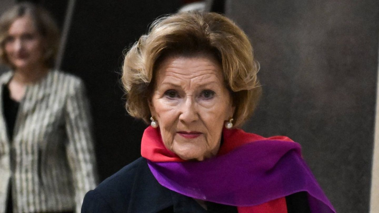 Königin Sonja von Norwegen musste wegen Atemnot ins Krankenhaus eingeliefert werden