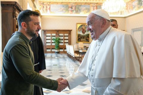 Der ukrainische Präsident Wolodymyr Selenskyj und Papst Franziskus