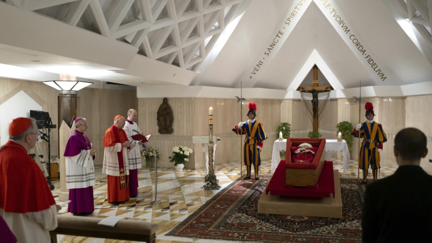 Papst Franziskus im offenen
