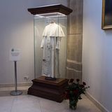 Blutbefleckte Papst-Soutane im Krakauer Wallfahrtszentrum