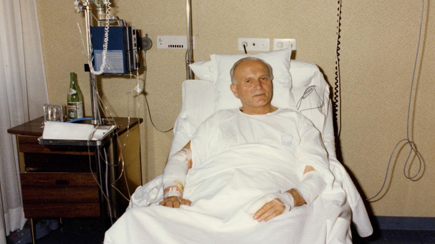 Papst Johannes Paul II im Krankenhaus