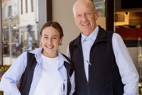 Neu bei "Unser Supermarkt - mit Herz und Humor": Alessia Herren mit Marktleiter Udo Ridders.