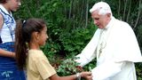 Er war weder besonders lange im Amt noch besonders jung oder alt, als er Papst wurde. Trotzdem ging Benedikt XVI. in die Geschichte ein. Zum einen war "Benedetto" der bis heute einzige deutsche Papst der Geschichte, zum anderen war er einer von gerade einmal zwei Päpsten, der freiwillig von seinem Amt zurücktrat. Zwischen 2005 und 2013 bekleidete er das höchste Amt der katholischen Kirche. Einen (inoffiziellen) Rekord sicherte er sich erst nach seiner Amtszeit: Benedikt XVI. starb 2022 im Alter von 95 Jahren und ist somit der (ehemalige) Papst mit dem höchsten Lebensalter aller Zeiten