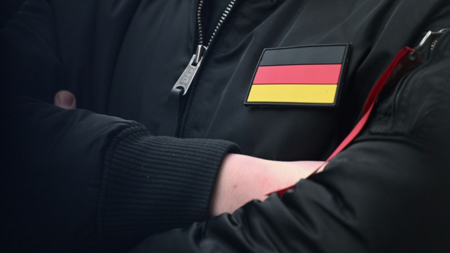 Rechtsextremist bei Demonstration in Berlin 2024