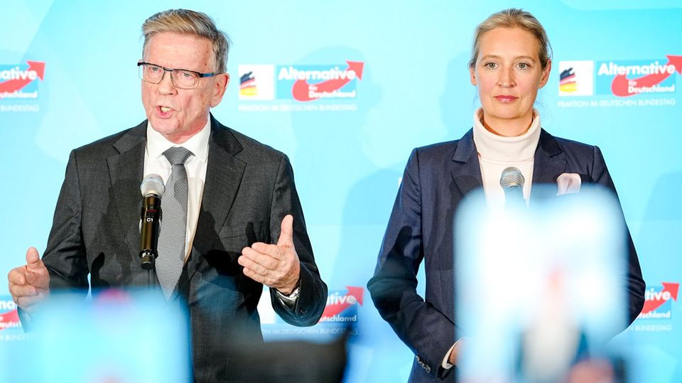 AfD mit neuem Höchstwert erstmals stärkste Kraft Die Union wird im aktuellen RTL/ntv-Trendbarometer erstmals von der AfD in der Wählergunst überholt und ist damit die stärkste politische Kraft.