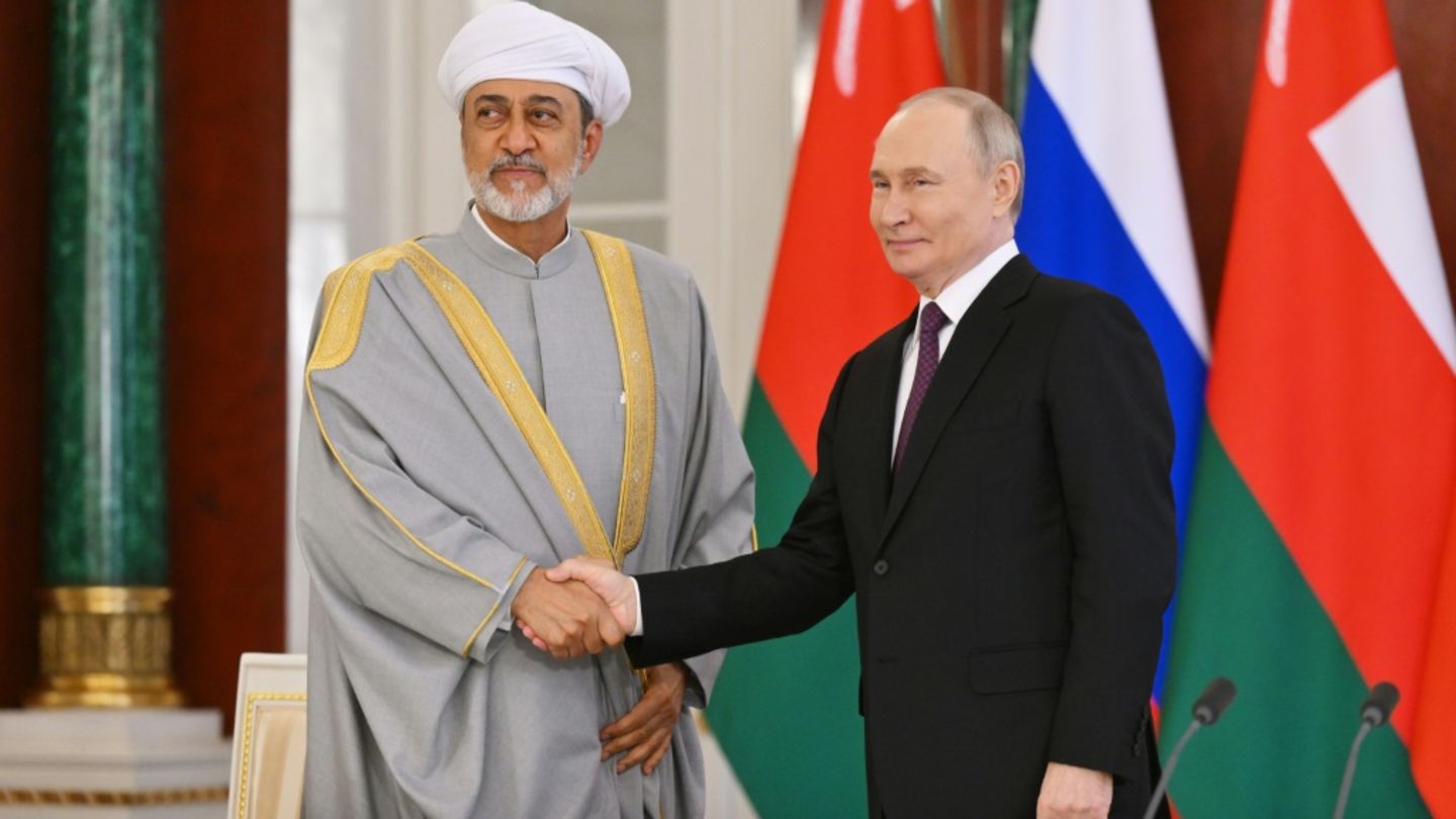 Putin (r.) und der Sultan von Oman
