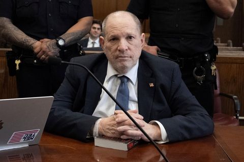 2020 war Harvey Weinstein in New York wegen Sexualdelikten zu 23 Jahren Haft verurteilt worden
