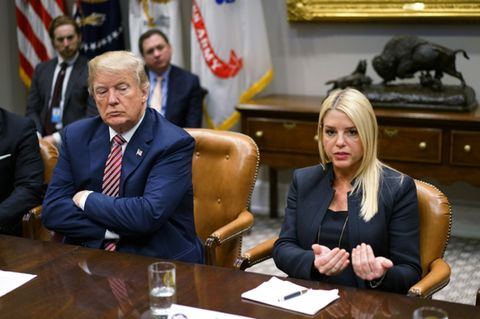 Präsident Donald Trump und Justizministerin Pam Bondi