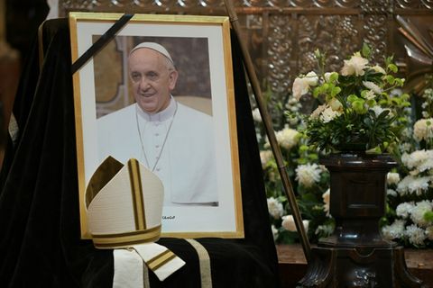 Bild des verstorbenen Papstes in Buenos Aires
