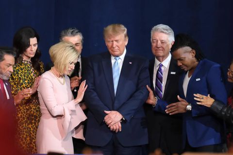 Donald Trump betet