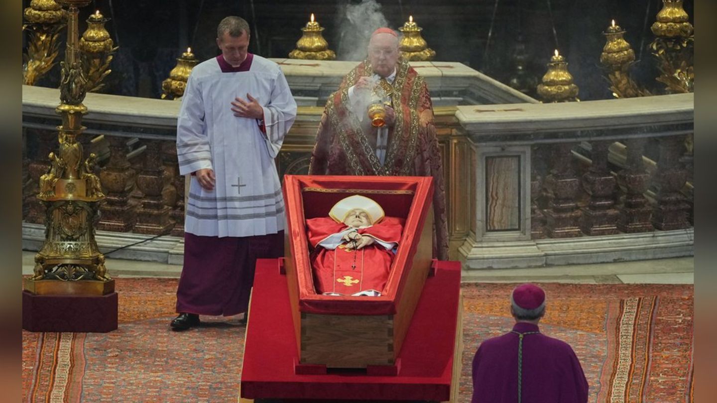 Papst Franziskus: Sein Leichnam ist im Petersdom angekommen