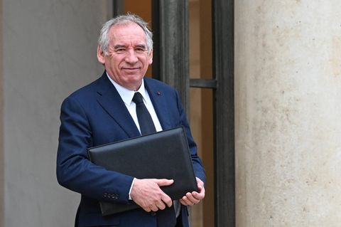 Frankreich François Bayrou muss derzeit zahlreichen kritische Frage stellen