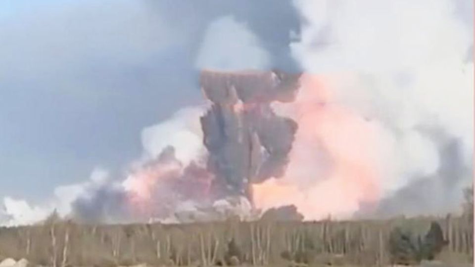 Aufnahmen zeigen heftige Explosionen in russischem Militärlager