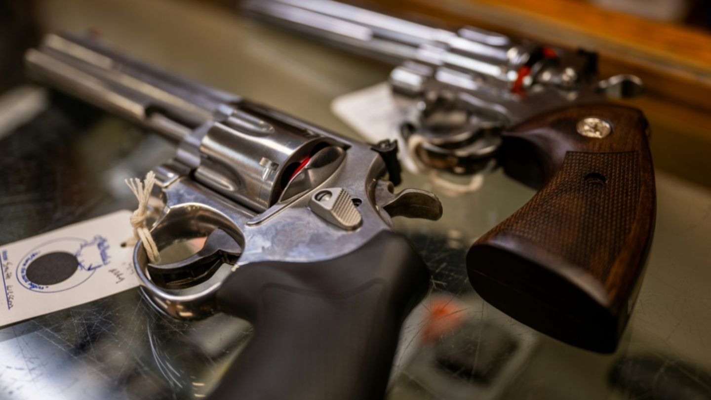 Revolver in Waffengeschäft