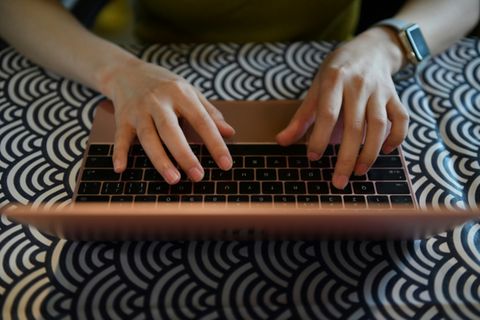 Arbeit am Laptop