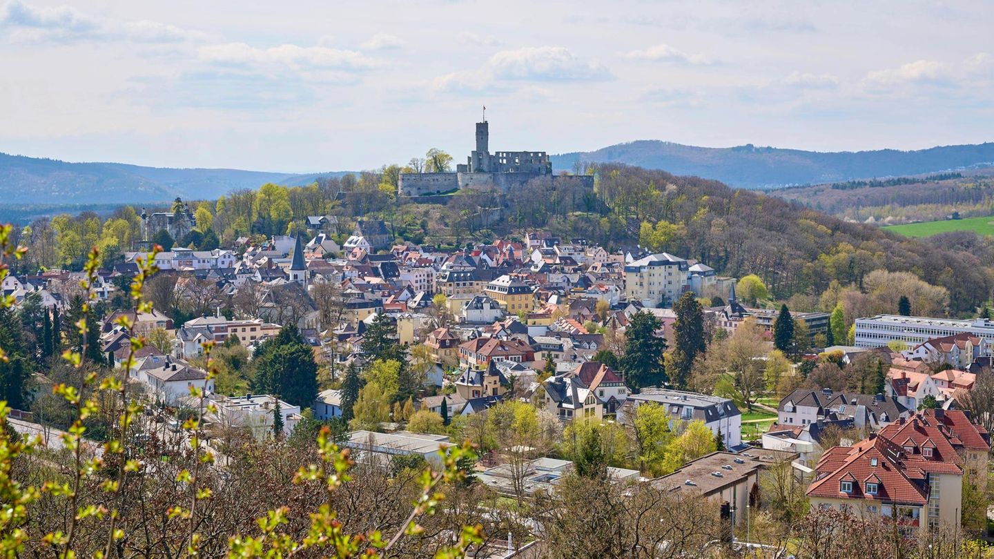Blick auf Königstein mit der Burgruine
