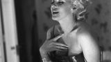 Zum Schlafen trage sie nichts außer ein paar Tropfen Chanel N° 5, sagt Marilyn Monroe 1952. Und nährt damit nicht nur den eigenen Mythos, sondern auch den des bis heute erfolgreichsten Damenduftes aller Zeiten