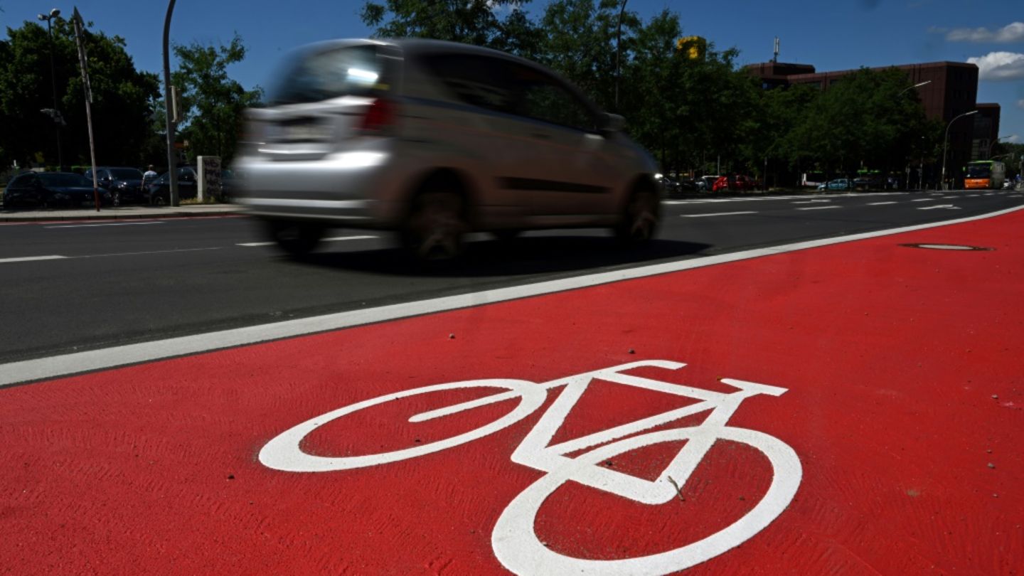 Fahrradstreifen an Straße