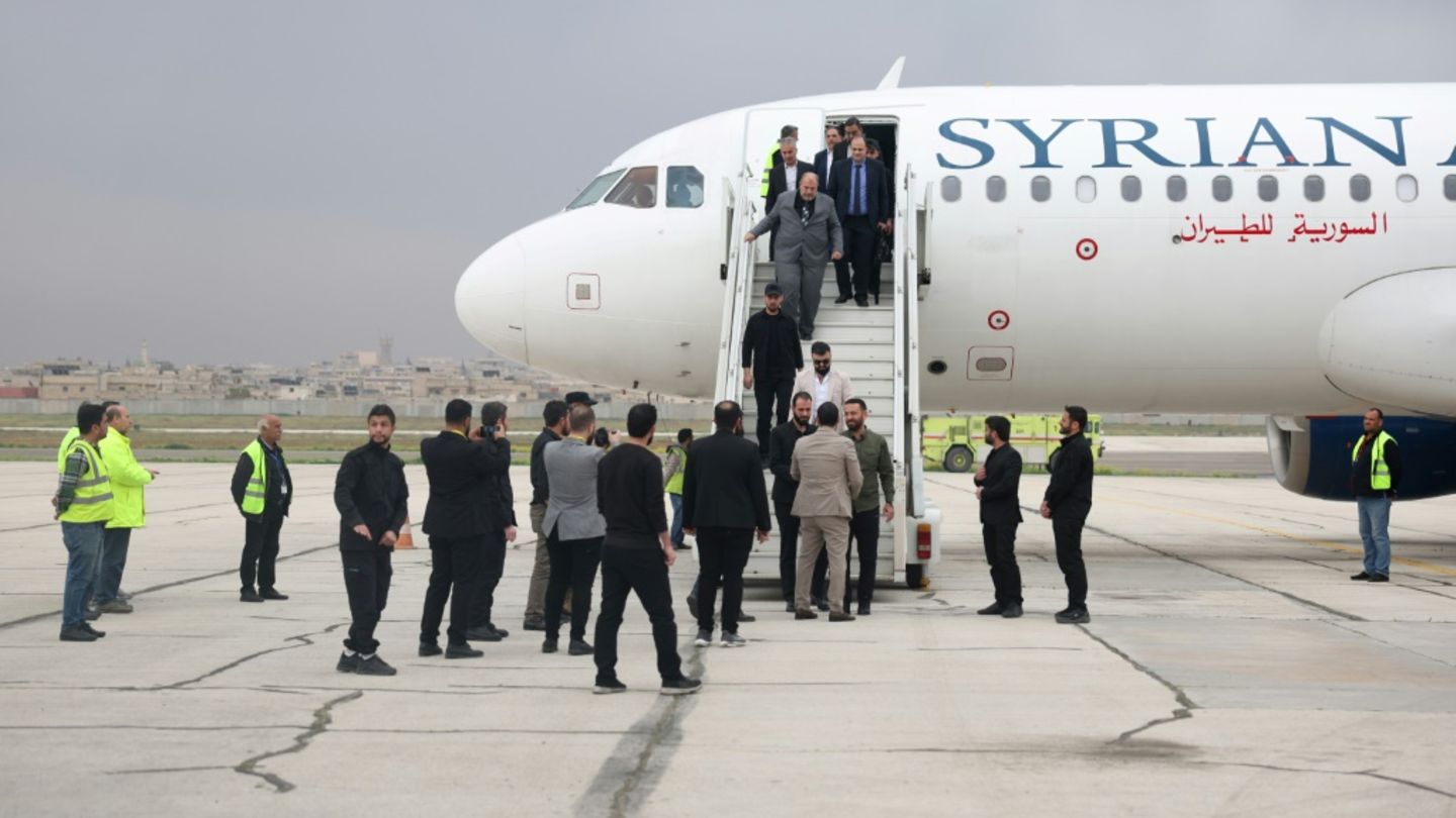 Ankommende Passagiere Mitte März auf dem Flughafen Aleppo