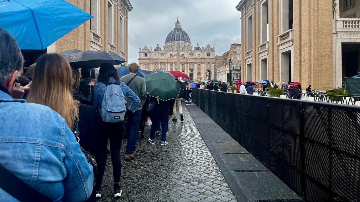 Warteschlange vor dem Petersdom