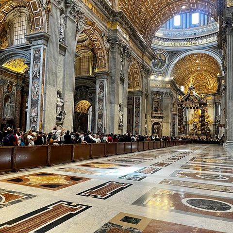 Warteschlange im Petersdom