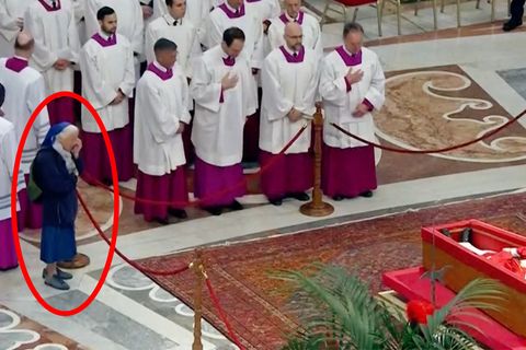 Schwester Geneviève Jeanningros trauert um ihren Freund und Kirchenoberhaupt Papst Franziskus
