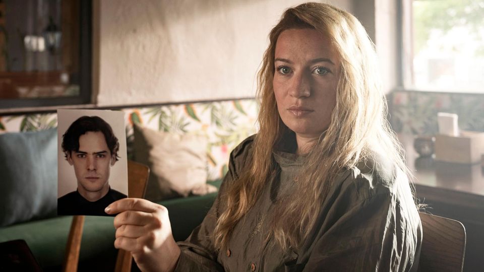 Nina Gummich als Kommissarin Rita Berg in der ARD-Miniserie "Mord auf dem Inka-Pfad"