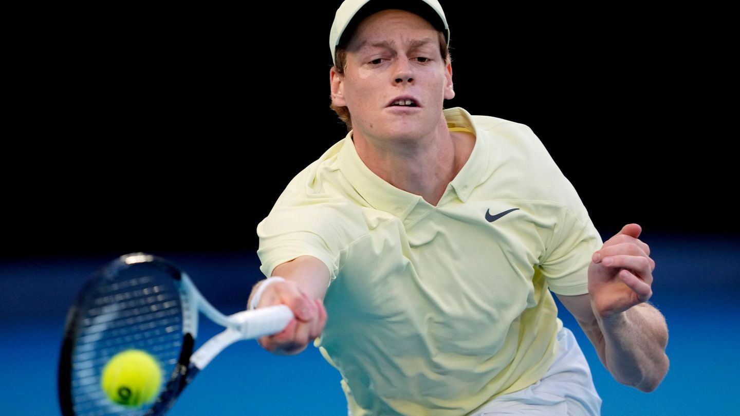 Jannik Sinner: 16,96 Millionen Dollar Preisgeld Der Südtiroler Jannik Sinner ist die unangefochtene Nummer eins im Männer-Tennis. Gleiches gilt für die Preisgelder, die er im Jahr 2024 einheimste. Sinner gewann mit den French Open und den US Open allein zwei Grand-Slam-Turniere. Am Ende Jahres triumphierte er bei den ATP Finals in Turin. Allein für den Sieg beim letztgenannten Turnier kassierte er 4,88 Millionen US-Dollar