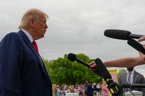 US-Präsident Donald Trump  spricht im Garten des Weißen Hauses vor der Presse