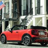 Mini John Cooper Works Cabrio  Für alle, denen Mini Cooper C und S zu brav sind, ist der 170 kW/231 PS starke Sport-Sonnenanbeter aus Oxford die richtige Wahl – Sturmfrisur garantiert. Ab knapp über 44.000 Euro gibt es leider keine edlen Ledersitze mehr, und das Head-up-Display wirkt wie aus den frühen 2000ern – schade. Doch beim Fahrspaß ist dieses Cabrio kaum zu schlagen