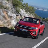 Volkswagen T-Roc Cabrio  Eigentlich sollte die offene Version des VW T-Roc längst Geschichte sein, doch die ungewöhnliche Mischung aus kompaktem SUV und Cabriolet geht glücklicherweise in die nächste Sommersaison. Beim Motorenangebot gibt es wenig Auswahl: Der 42.000 Euro teure T-Roc 1.5 TSI mit 110 kW/150 PS ist nahezu alternativlos. Nicht sportlich, aber sonnenverwöhnt und komfortabel